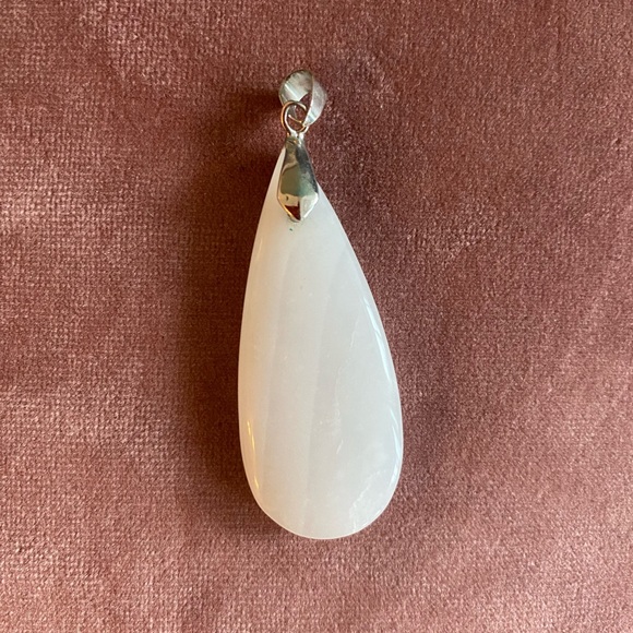 White Stone pendant with 18K white gold plated hardware. - Picture 3 of 3